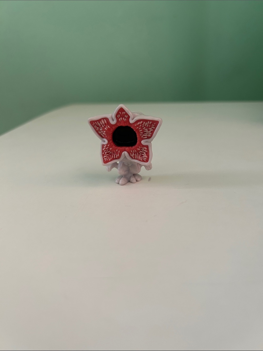 Stranger Things Demogorgon Mini Figurine - Red & White